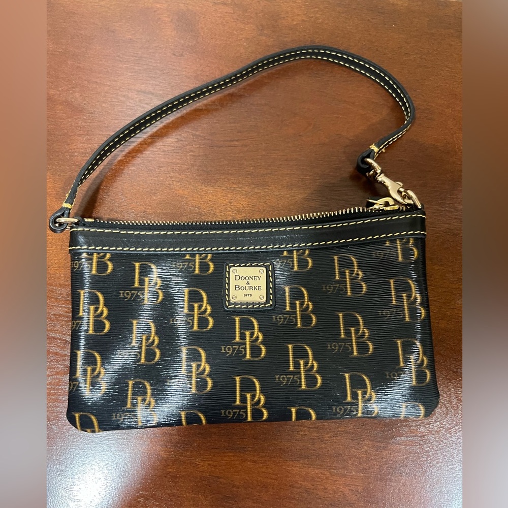 NWOT Dooney & Bourke 1975 wristlet in black & gold